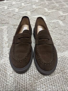 Like new Blondo Waterproof Classic Brown Suede Penny Loafers